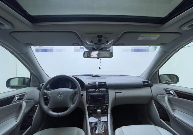 奔驰c2002.0二手价格,奔驰c200二手价格19年首付多少