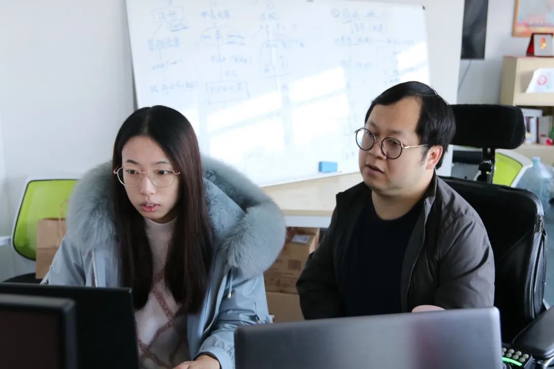 人民日报致敬了不起的她,人民日报点赞的脑瘫康复