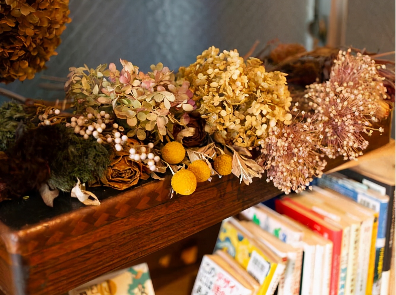 东京神保町，“无用之用”摆放着“或许有一天会有用的书”的商店