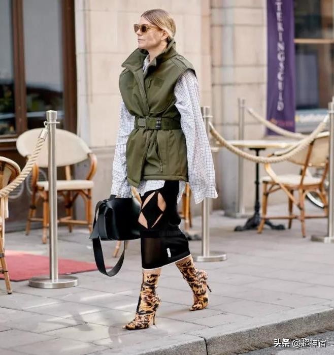 明星机场穿搭秋冬大衣,明星同款背心马甲外套穿搭