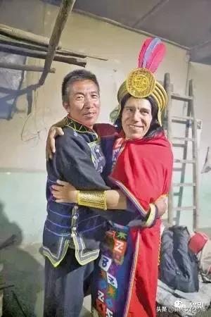 彝族服饰历史渊源,羌族人和彝族人的服饰区别