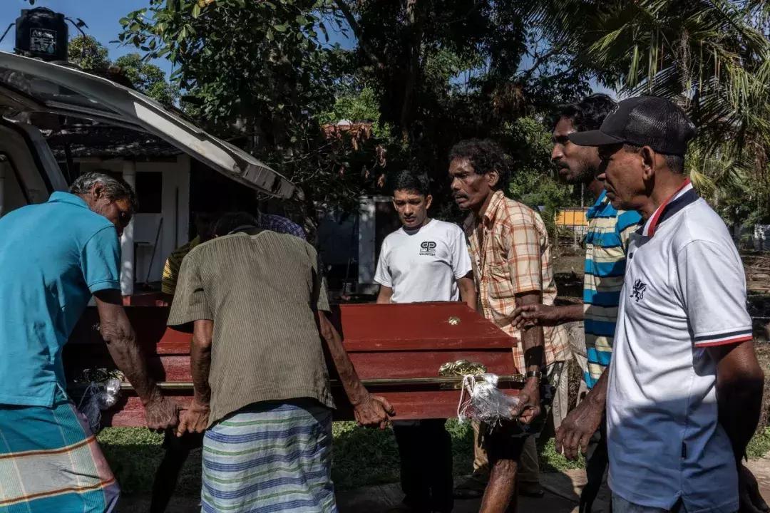 一位亿万富翁坠机死亡,一位亿万富翁不幸离世