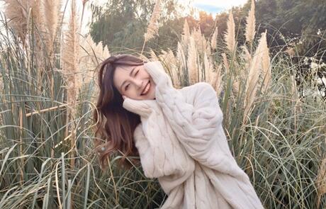 女生拍照pose大全教你拍出好照片,女生拍照摆pose的10个技巧