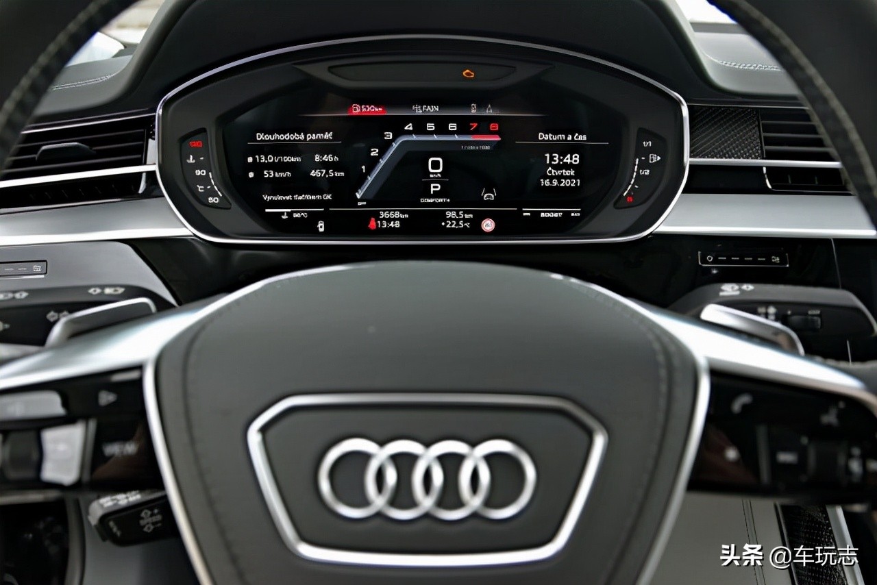 奥迪s82021款60tfsi尊贵版,2022款全新奥迪s83.0t