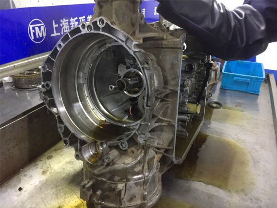 自动挡变速箱脚垫坏了有什么症状,自动挡变速箱齿轮坏了维修多少钱