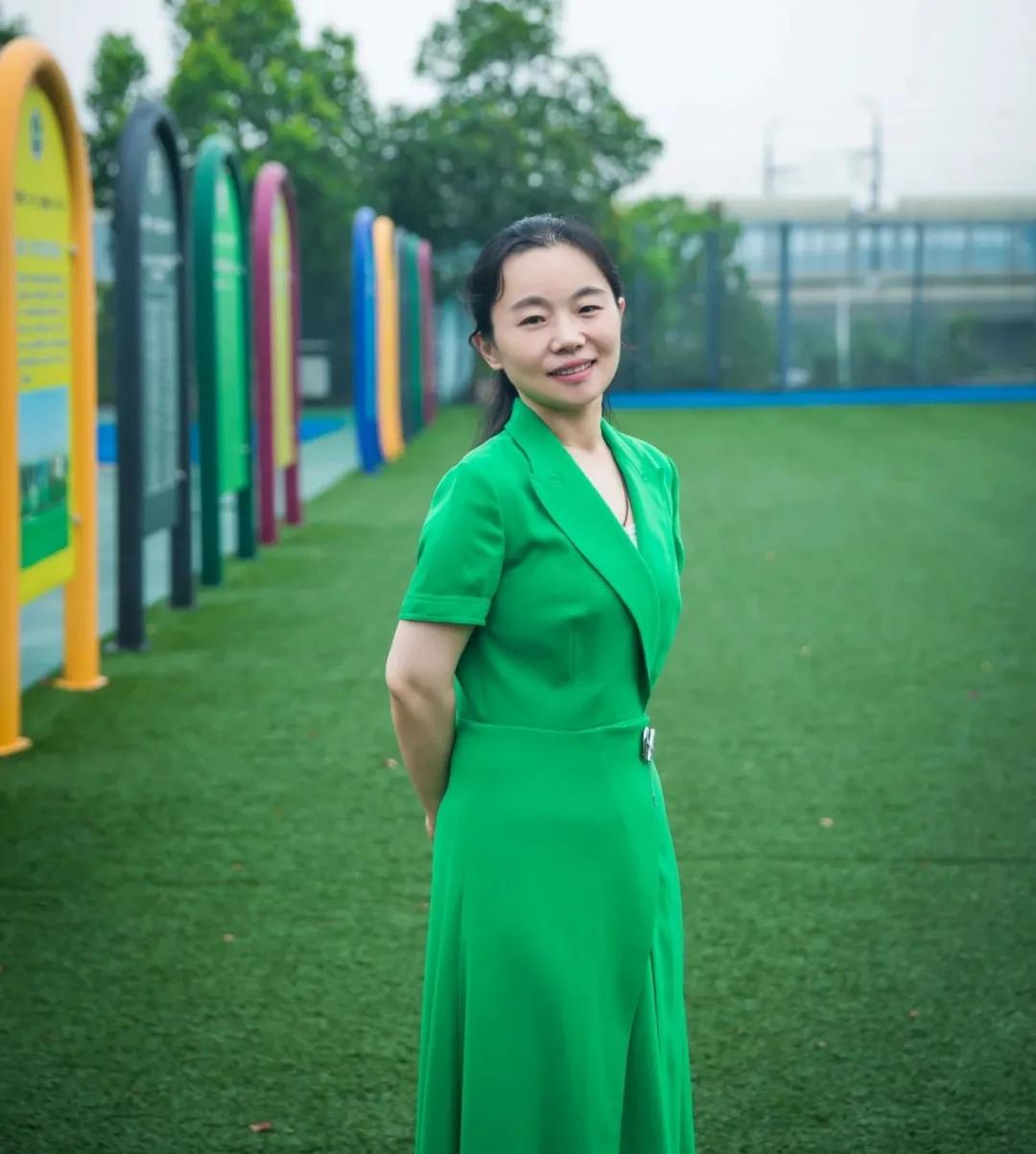 金陵小学和南师附小哪个好一些,金陵小学仙林湖校区一学期学费