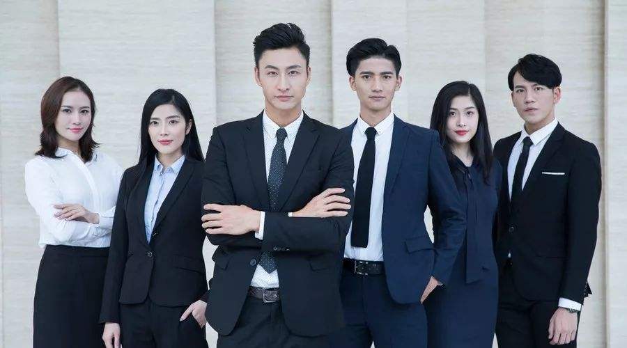 领导公开批评你，低情商的人立刻反驳，高情商的人能利用这些机会