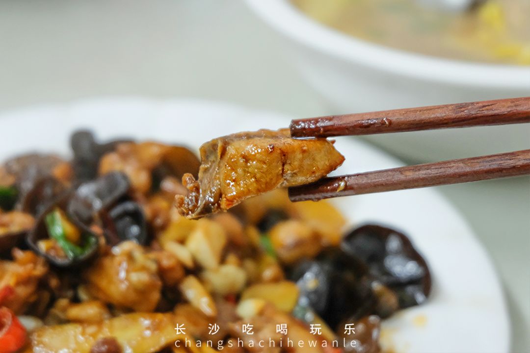 不打眼的通泰街，蕴藏了了一代长沙人的美食回忆