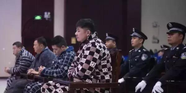 法治早餐｜8岁女孩*体下**受伤案，究竟有无老师唆使？