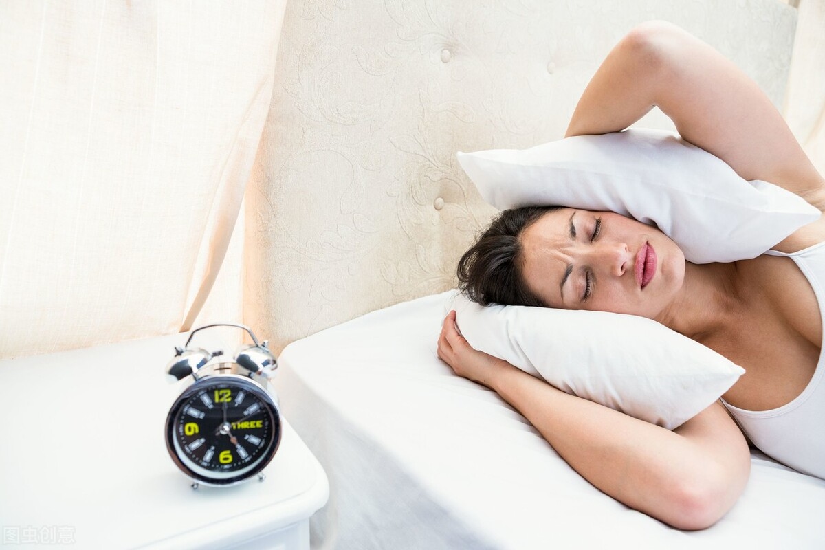 女性头顶脱发的原因和治疗方法,头顶脱发是什么原因如何改善