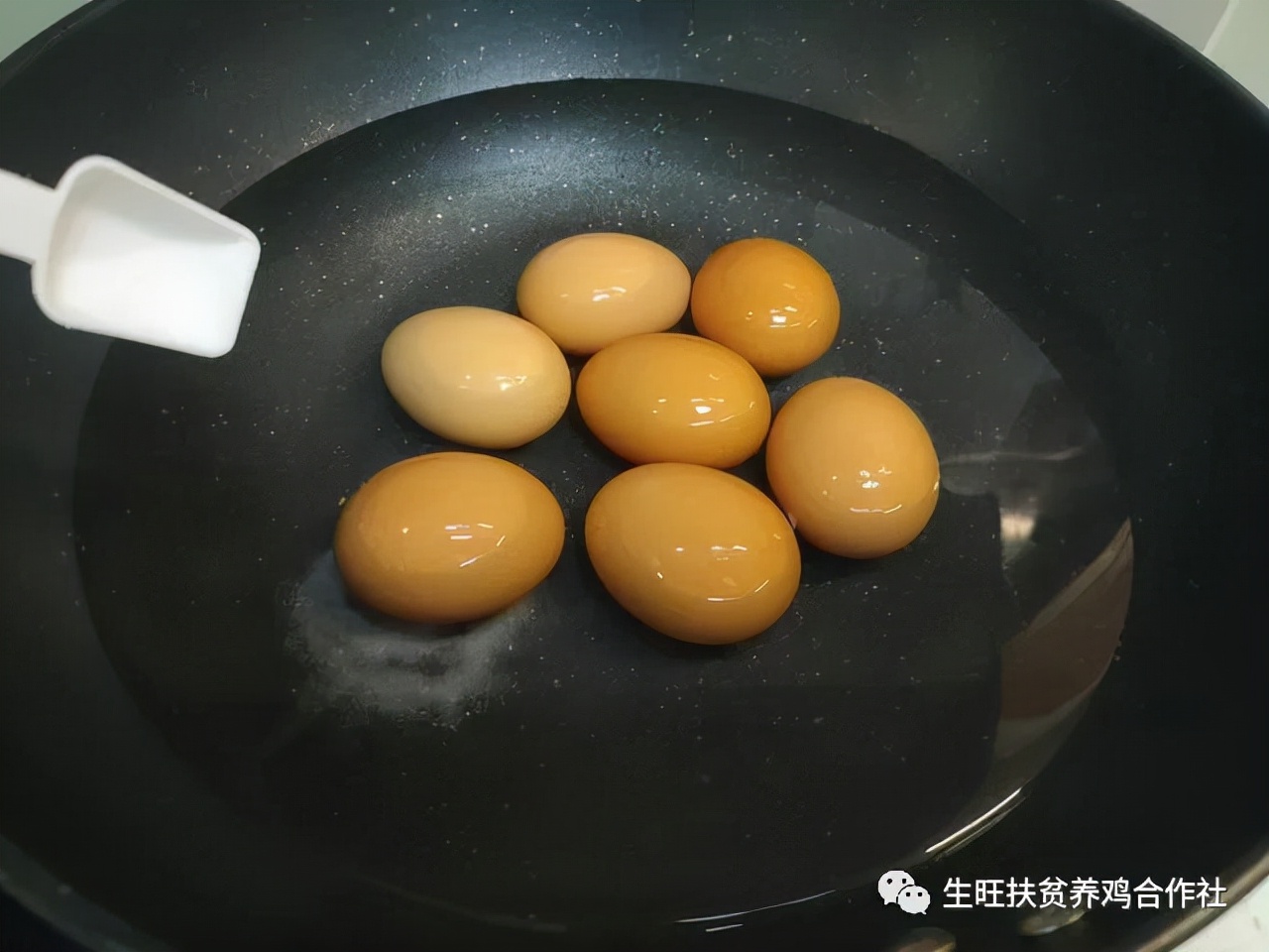 熟鸡蛋蛋黄外层发青是怎么回事,鸡蛋煮多久才是黄蛋黄