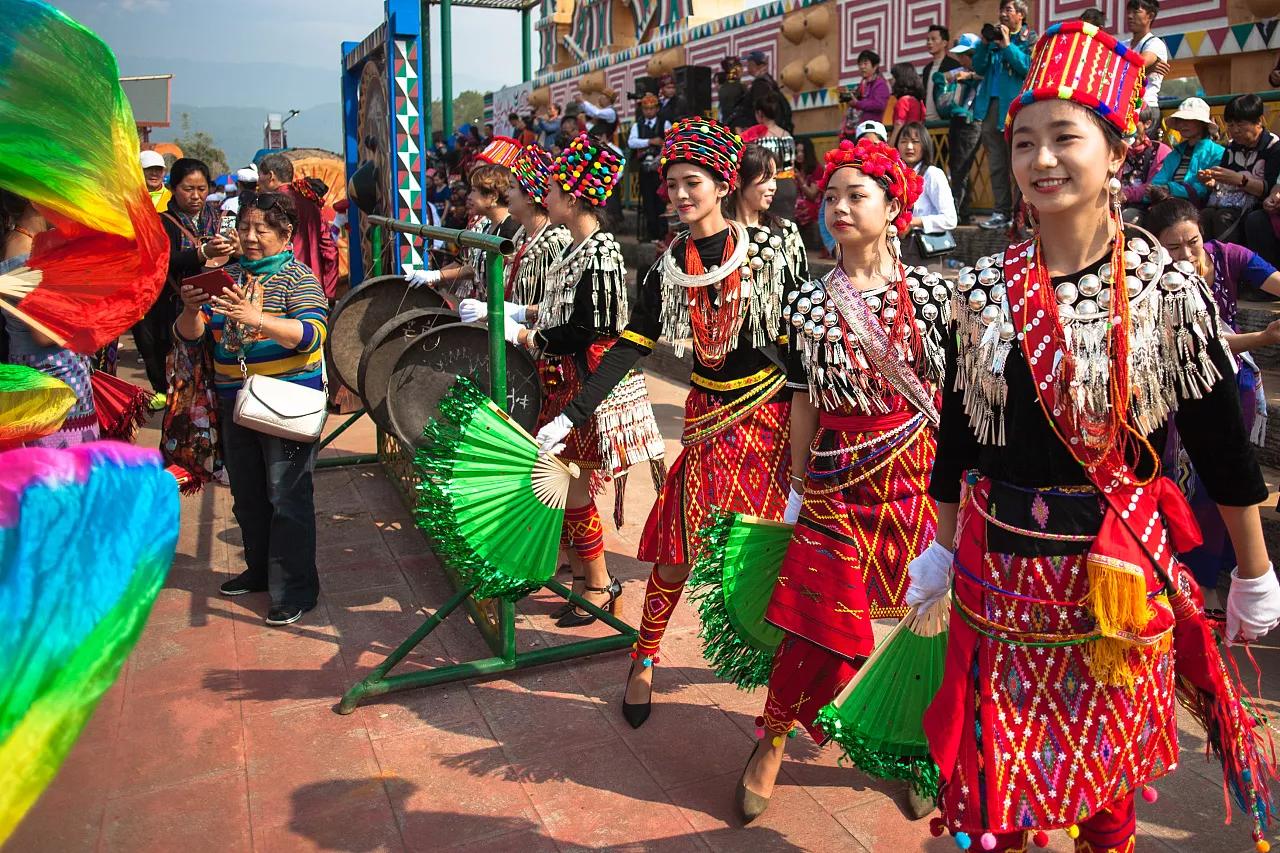 云南少数民族服饰图片,最好看的云南民族服饰