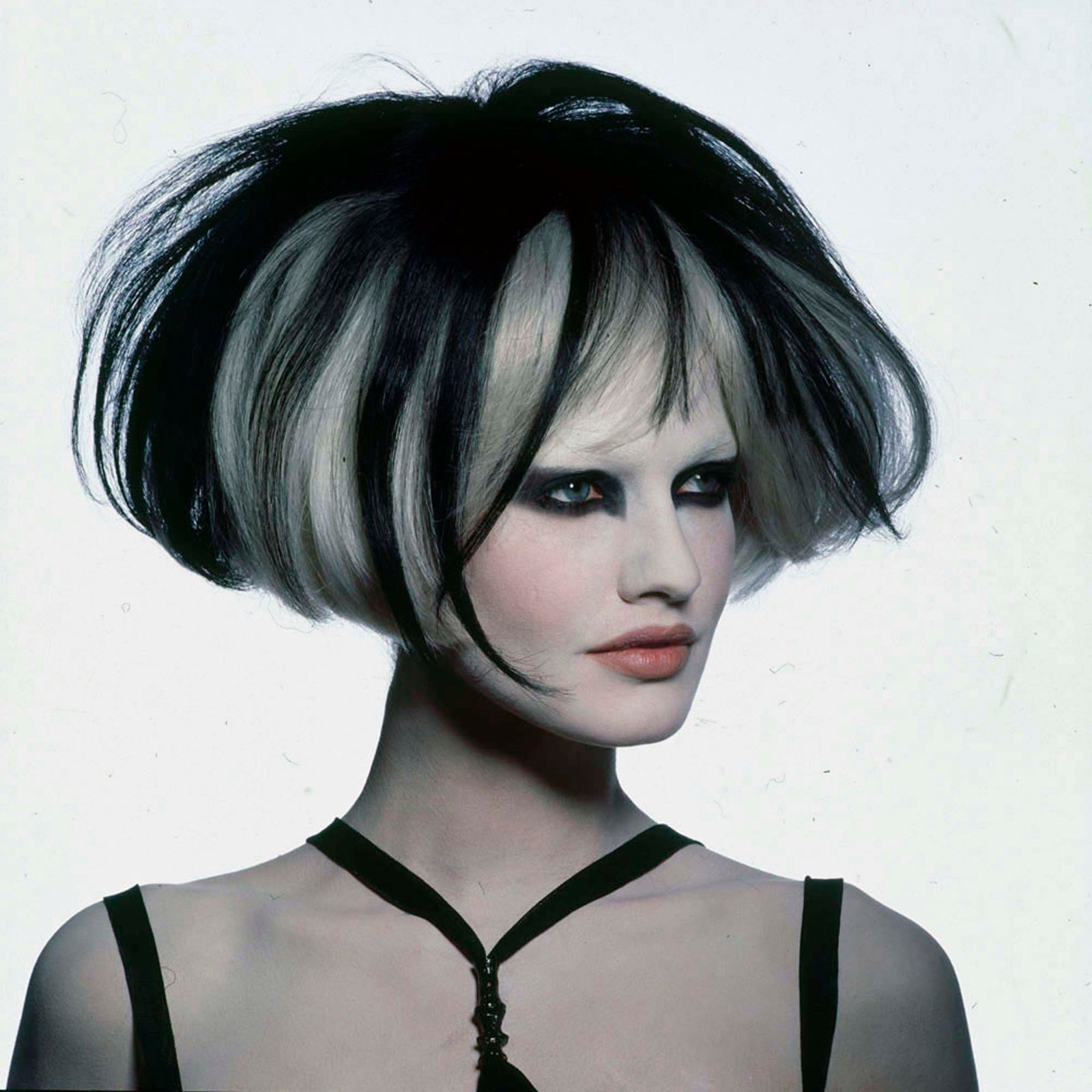 美若天仙却遭家暴毁容,荷兰顶级超模沦落为夜店女郎