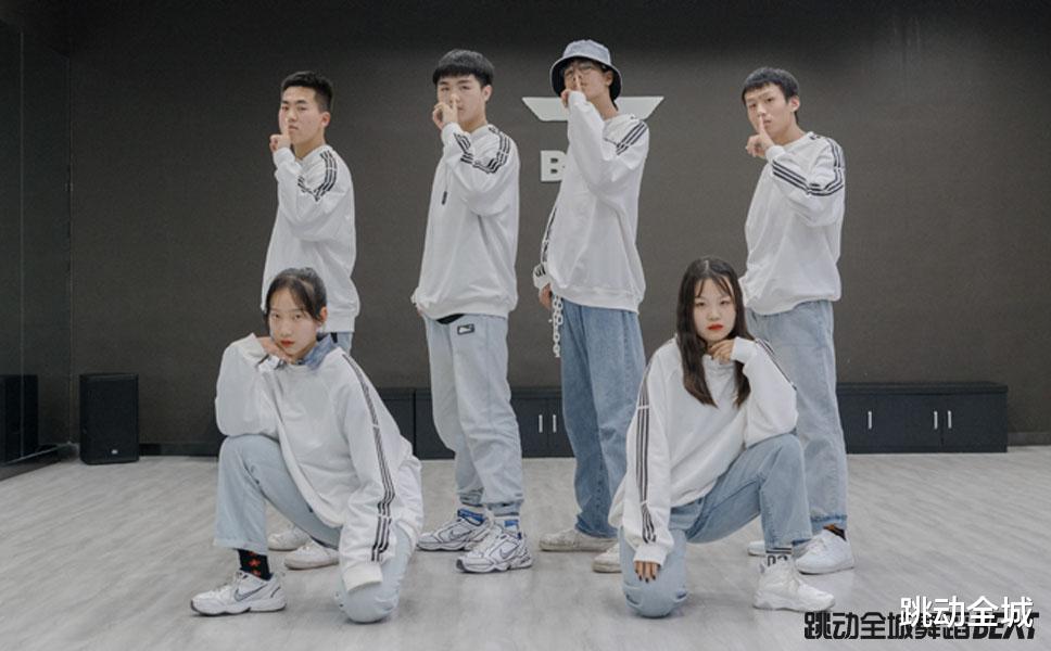 学舞蹈按照以下的3个步骤，20岁开始练软开都没问题