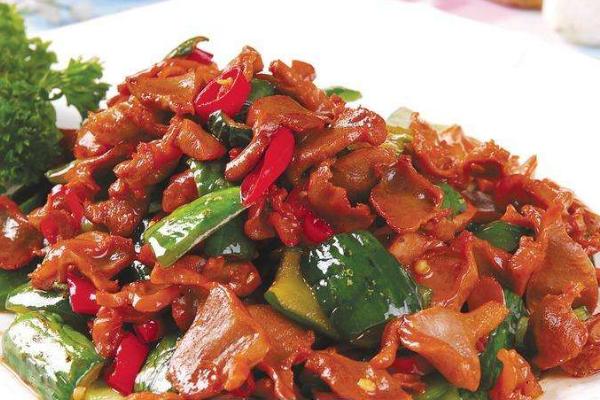 香辣爆炒鸡杂木桶饭,爆炒鸡杂的做法出锅鲜香脆爽