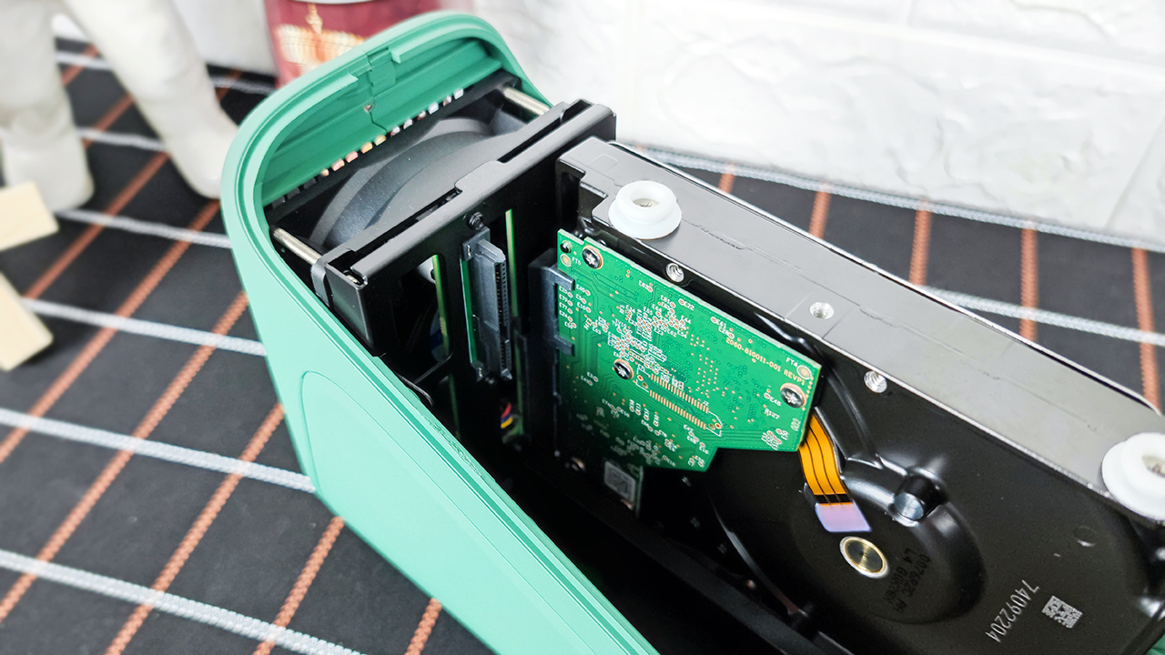 nas绿联dh2100跟极空间z2s对比,极空间z2pro和华为nas对比推荐