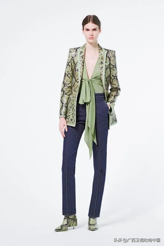 适合年轻人的职场穿搭,职场穿搭尽显干练大气