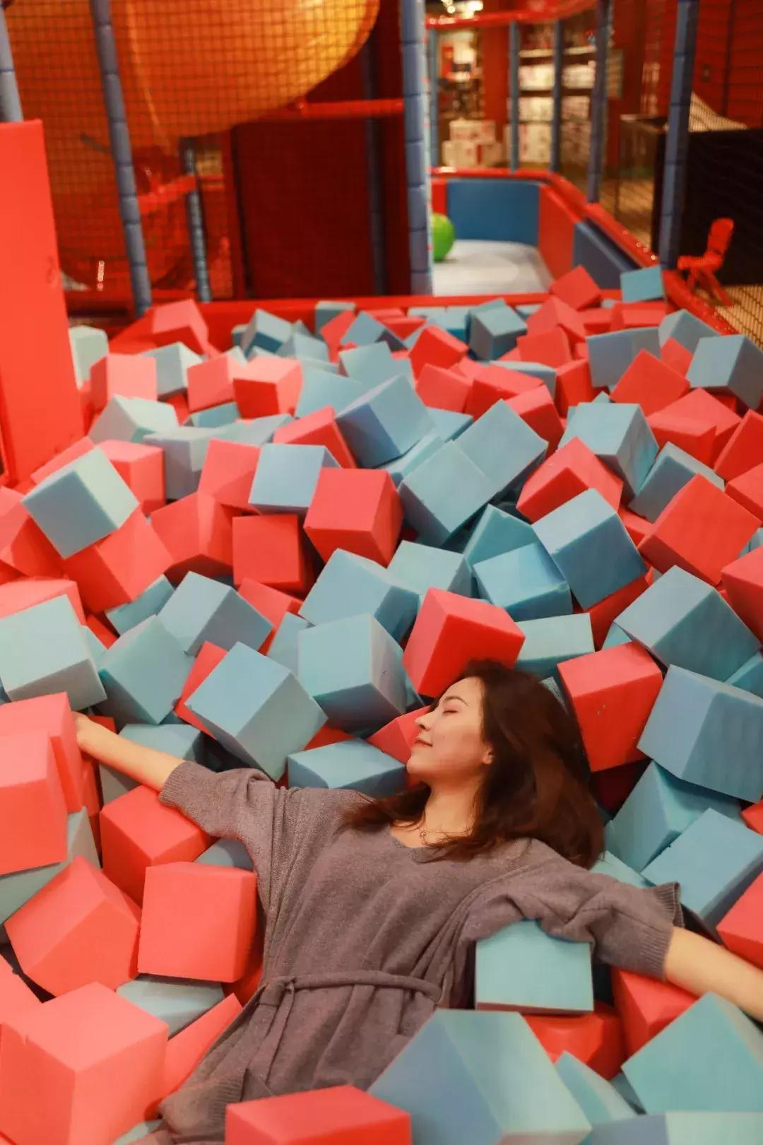 西湖边的游乐场,杭州玩具王国儿童乐园