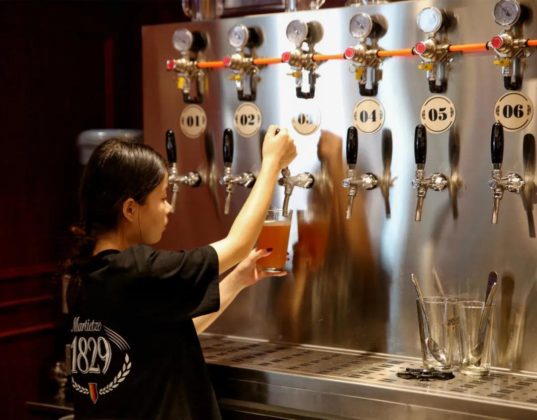 新店实探！通州西餐厅，德式烤猪肘，罕见大露台，20多款精酿啤酒