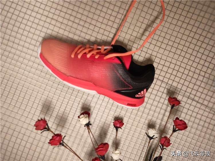 羽毛球鞋入门级测评,中羽飞云零狼手感