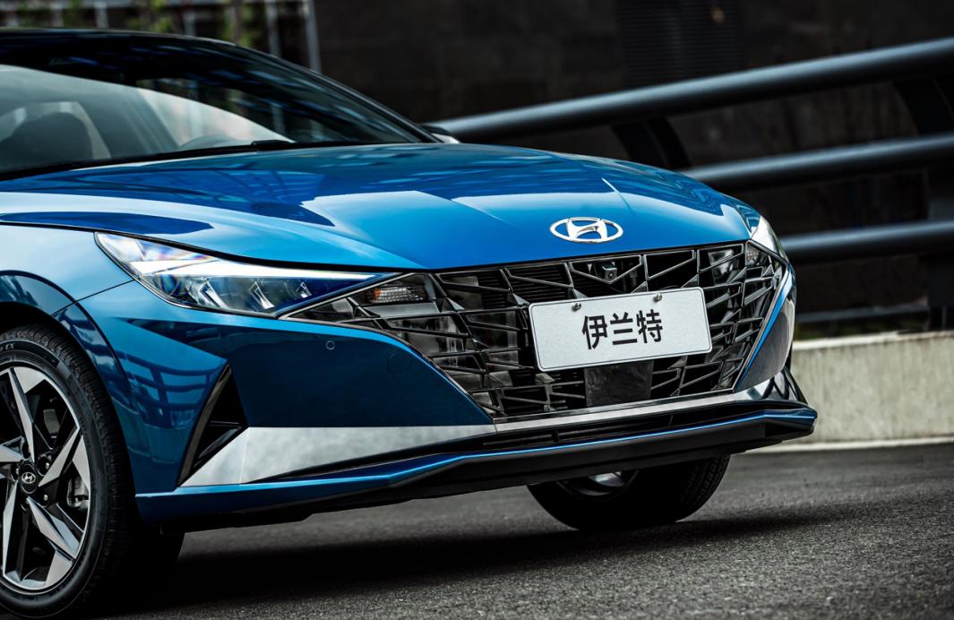 新款现代伊兰特深度体验,好开省油a级车