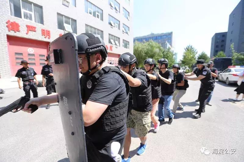 特警训练遭群众围观,特警魔鬼式训练