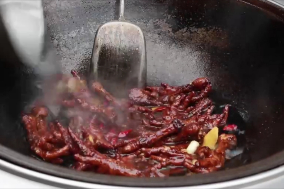 鸡脚怎么做好下酒,鸡脚怎么做才会软糯脱骨