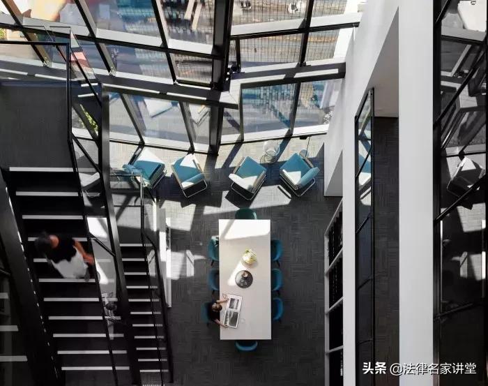 盘点那些颜值超高的警察,国内外顶尖律所