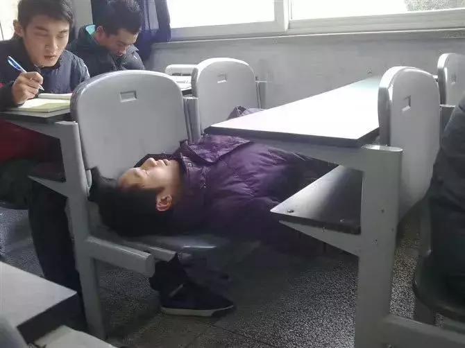 成体,一所靠“抓小偷”牢牢锁死热搜的学校