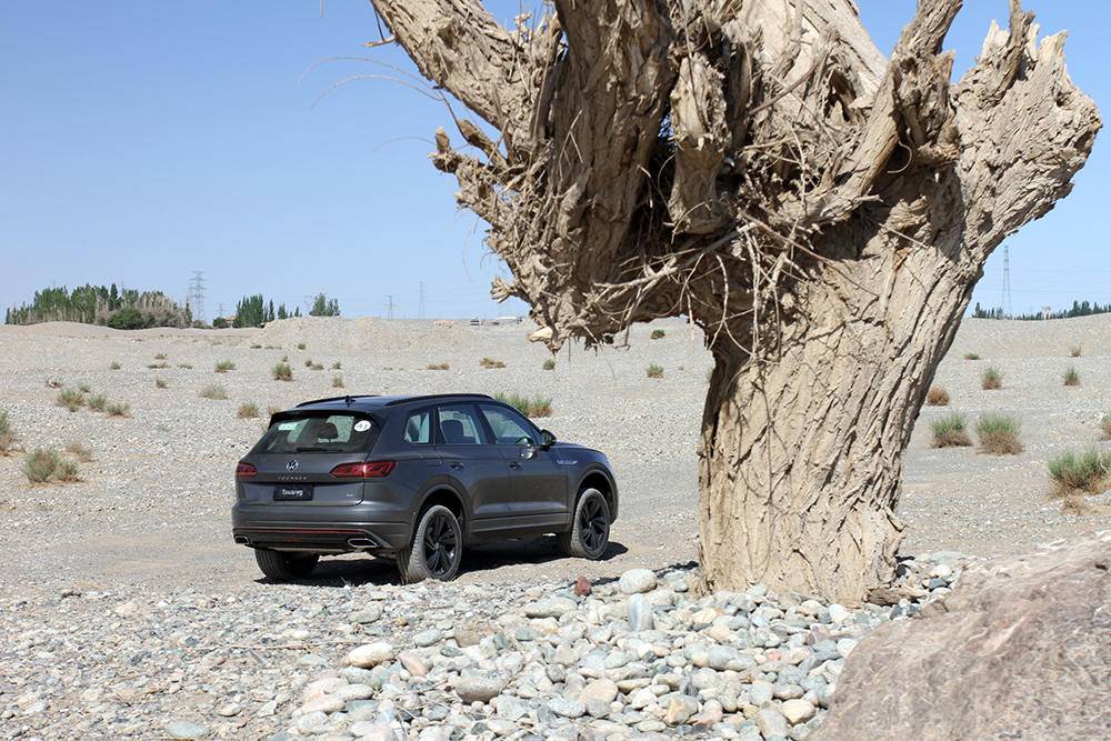 闯大漠骋戈壁，大众途锐不只低调更是实力派