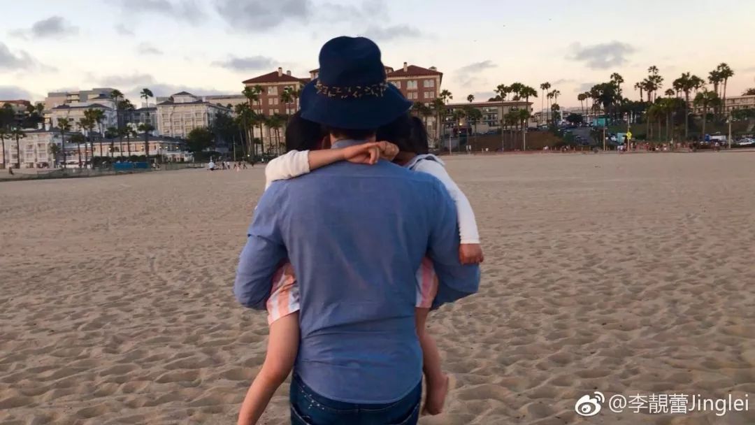 三娃奶爸王力宏，年入4.6亿，却一件衣服穿10年，钱都去哪了？