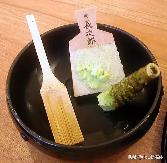 山葵辣根是一个东西吗,芥末里的是辣根还是山葵