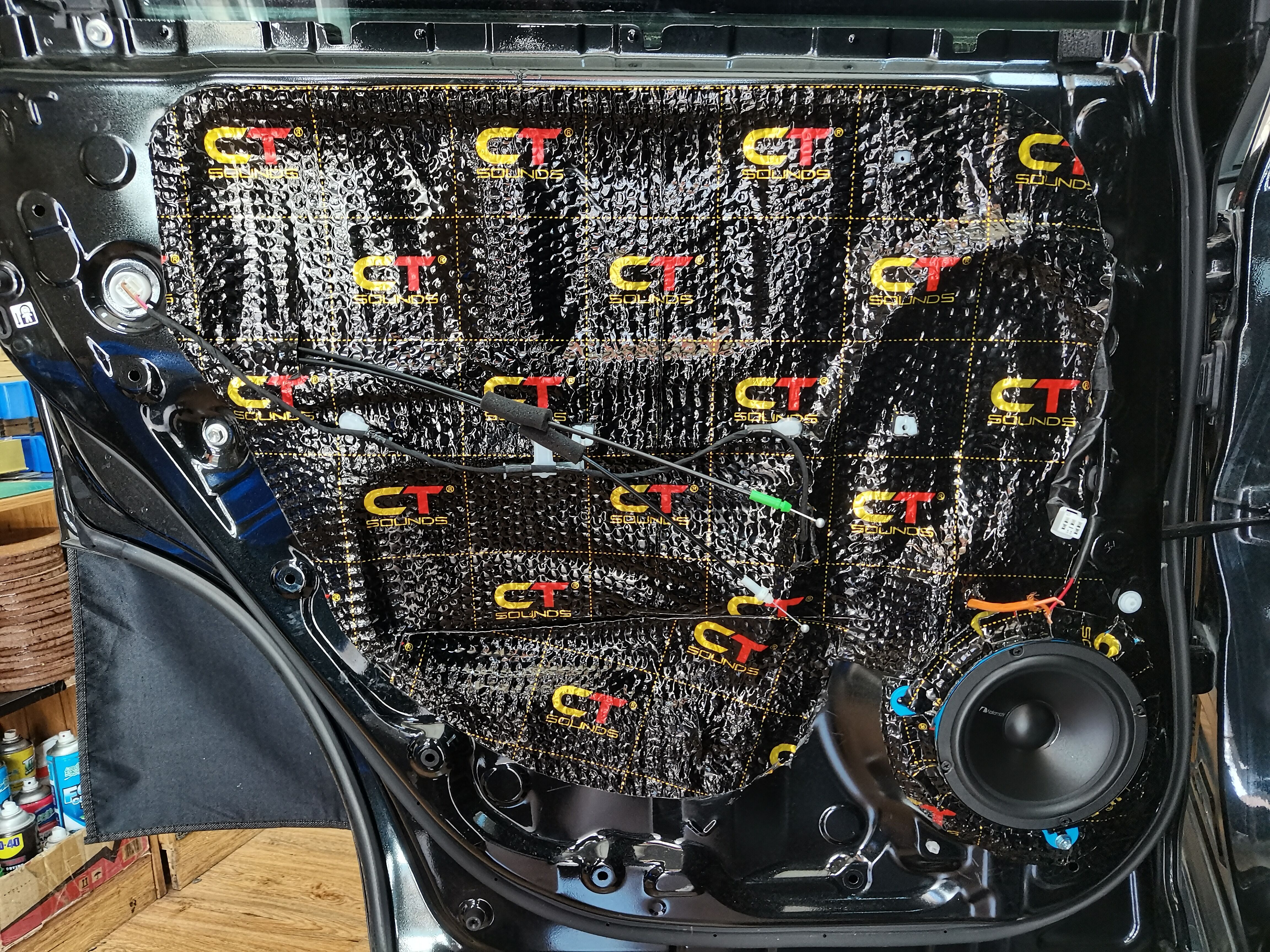 丰田汉兰达音响坏了,汉兰达2.5l双擎四驱尊贵版音响