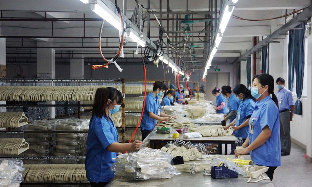 如果公司给的工资不足养活自己,在公司事情多工资少该怎么做