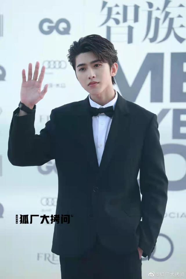 gq盛典蔡徐坤迪丽热巴内场 (gq盛典迪丽热巴蔡徐坤同框)
