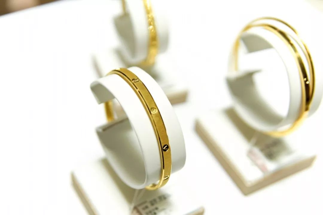 现代年轻人消费观只买吃的,当代年轻人消费观太真实了