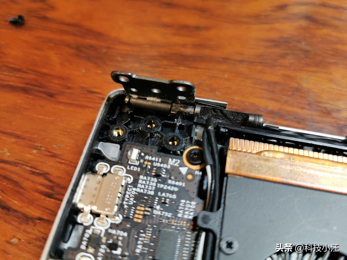 用了六年的笔记本黑屏,小米笔记本屏暗维修