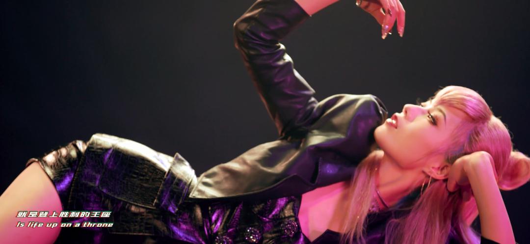 网红*党**妹又翻车了，旅顺博物馆前穿lo裙跳舞，被抨击后删视频道歉