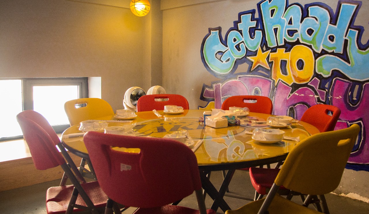 这家球迷必打卡胜地赢了！用牛蝎子锅+撸串，解锁夏日夜晚方式