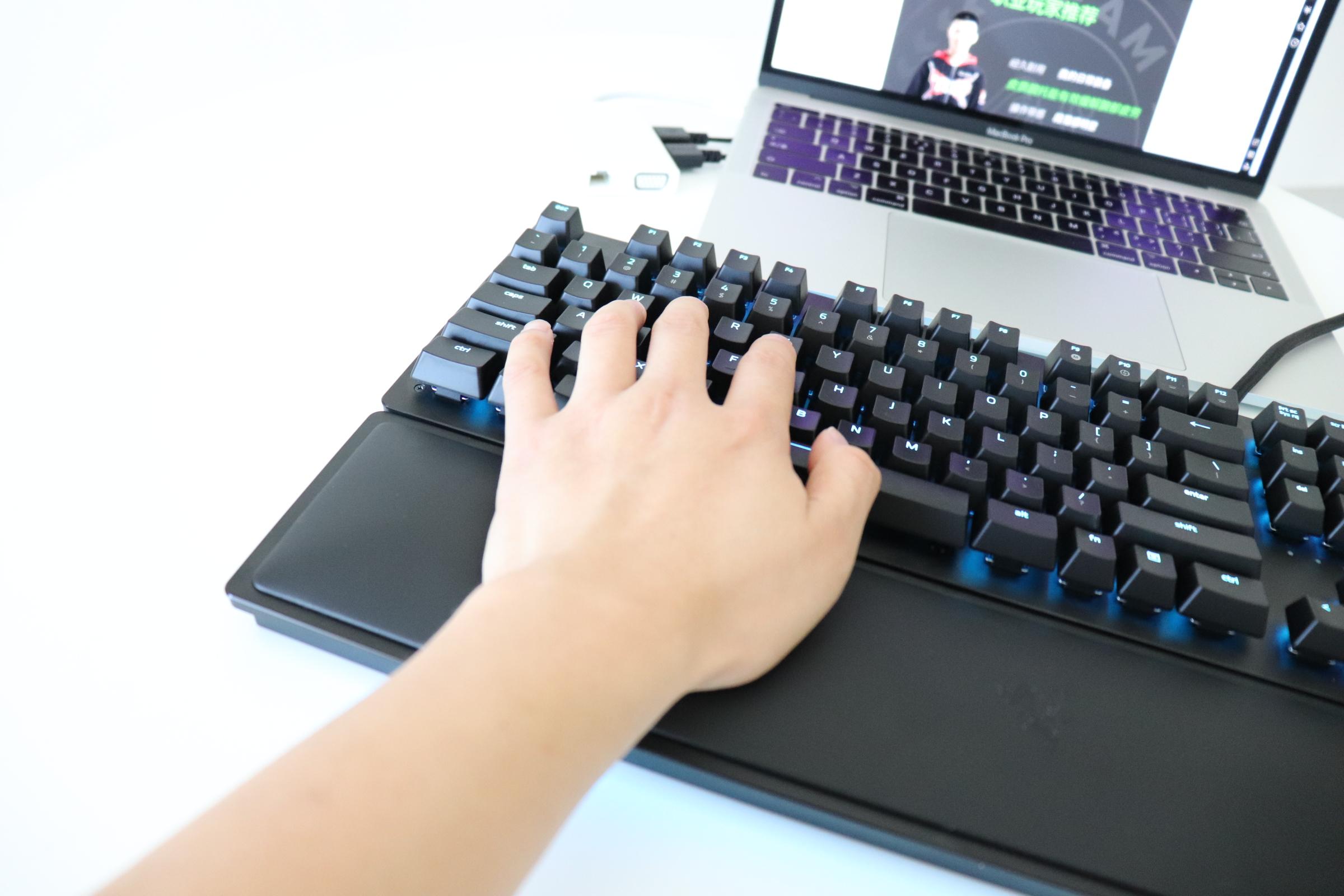 雷蛇光轴键盘的缺点和优点,雷蛇光轴键盘连续触发