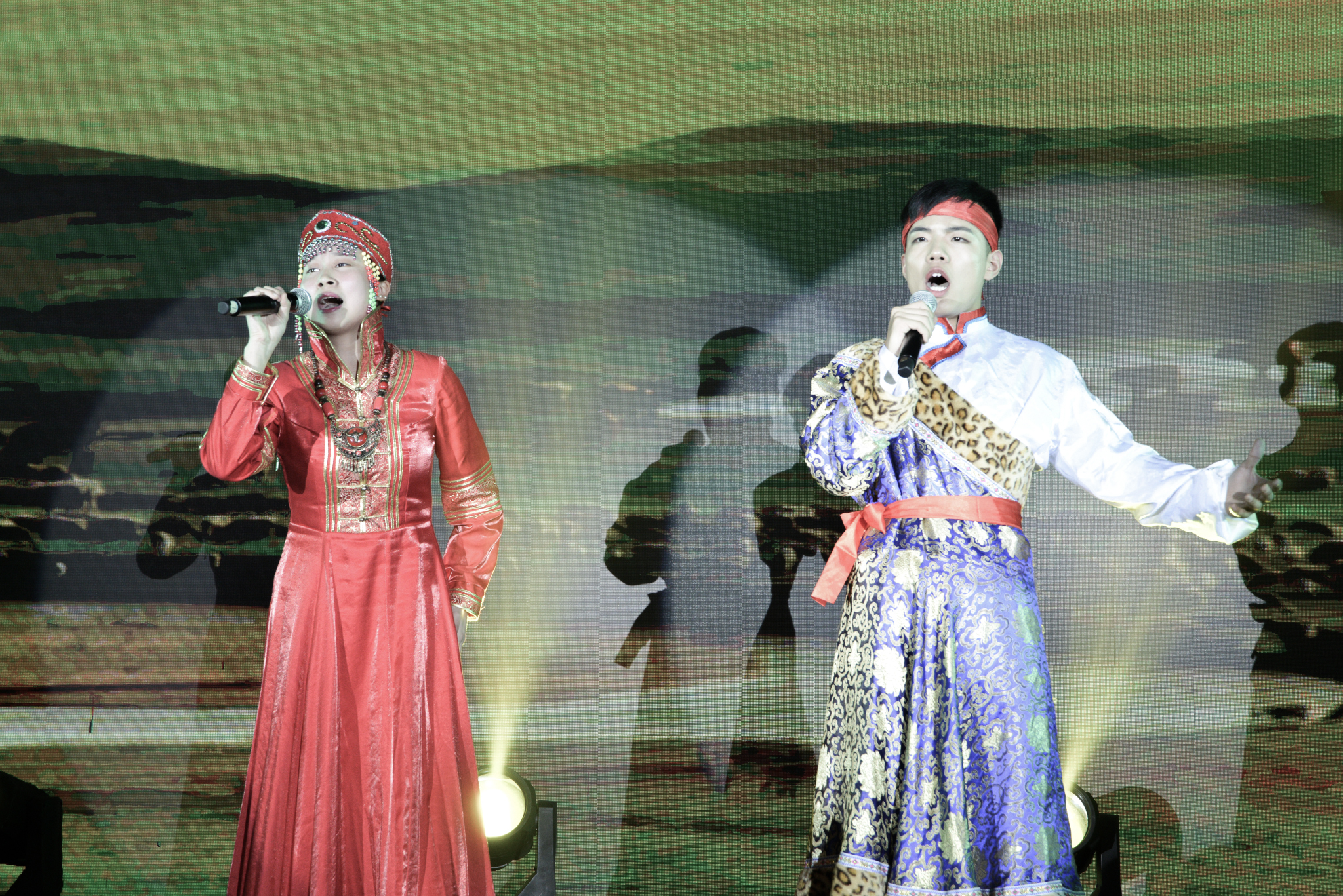 超越蝶变拜年视频,超越蝶变升华主持稿