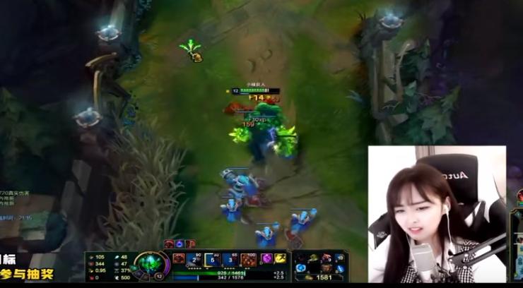 女主播整容后开播被水友骂哭！直播间公开整容原因都怪土豪？