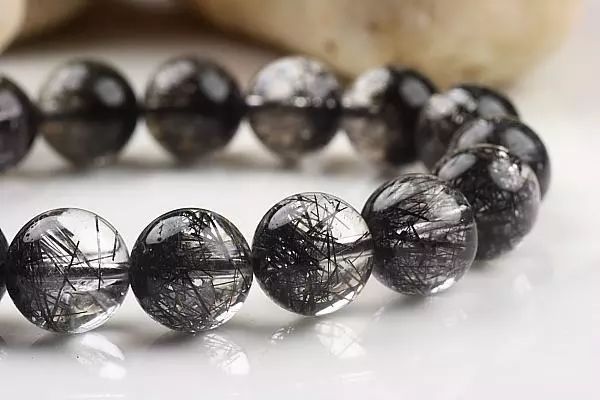 水晶的种类和区别,如何分辨天然的水晶和假的水晶