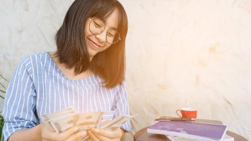 年存10万的年轻人是怎样做到的,存10w的攒钱方法