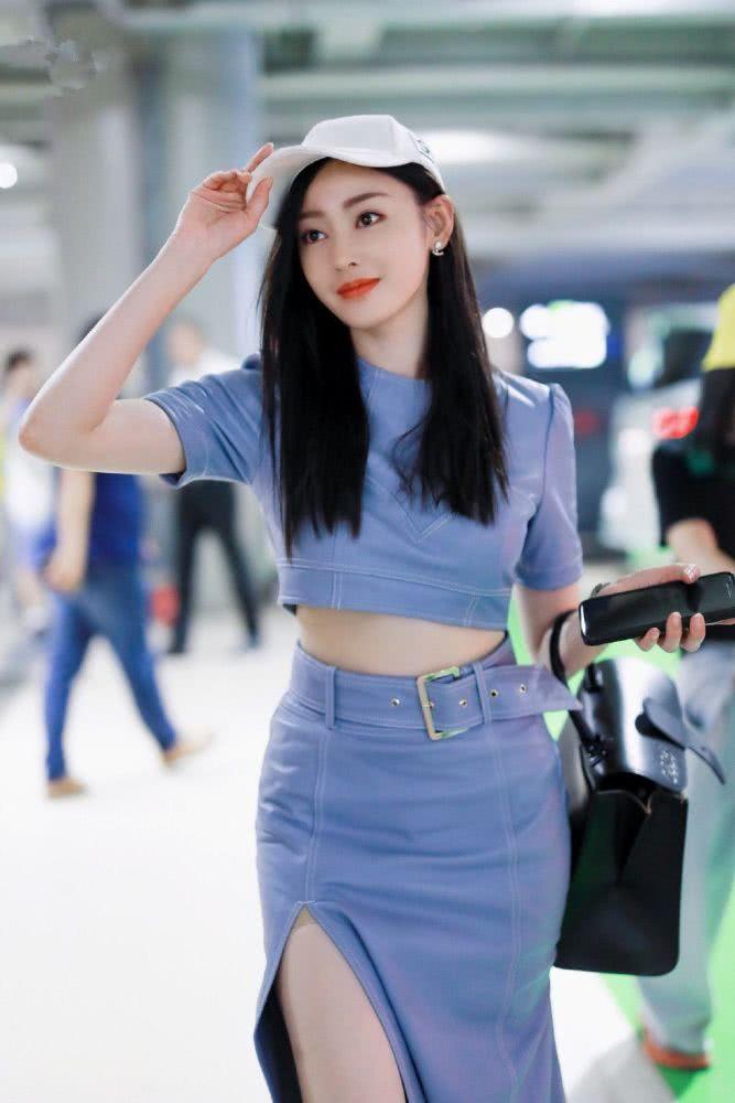 张天爱白色蝴蝶结开叉礼服生图,模特秀场张天爱蝴蝶结裙子