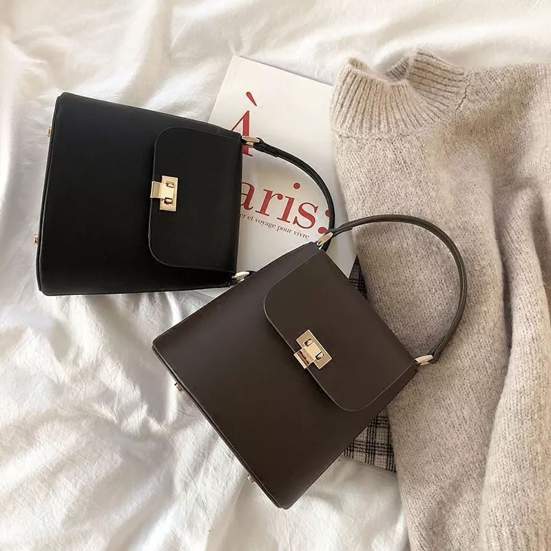 淘宝店铺包包200元,淘宝小ck包100多是正品吗