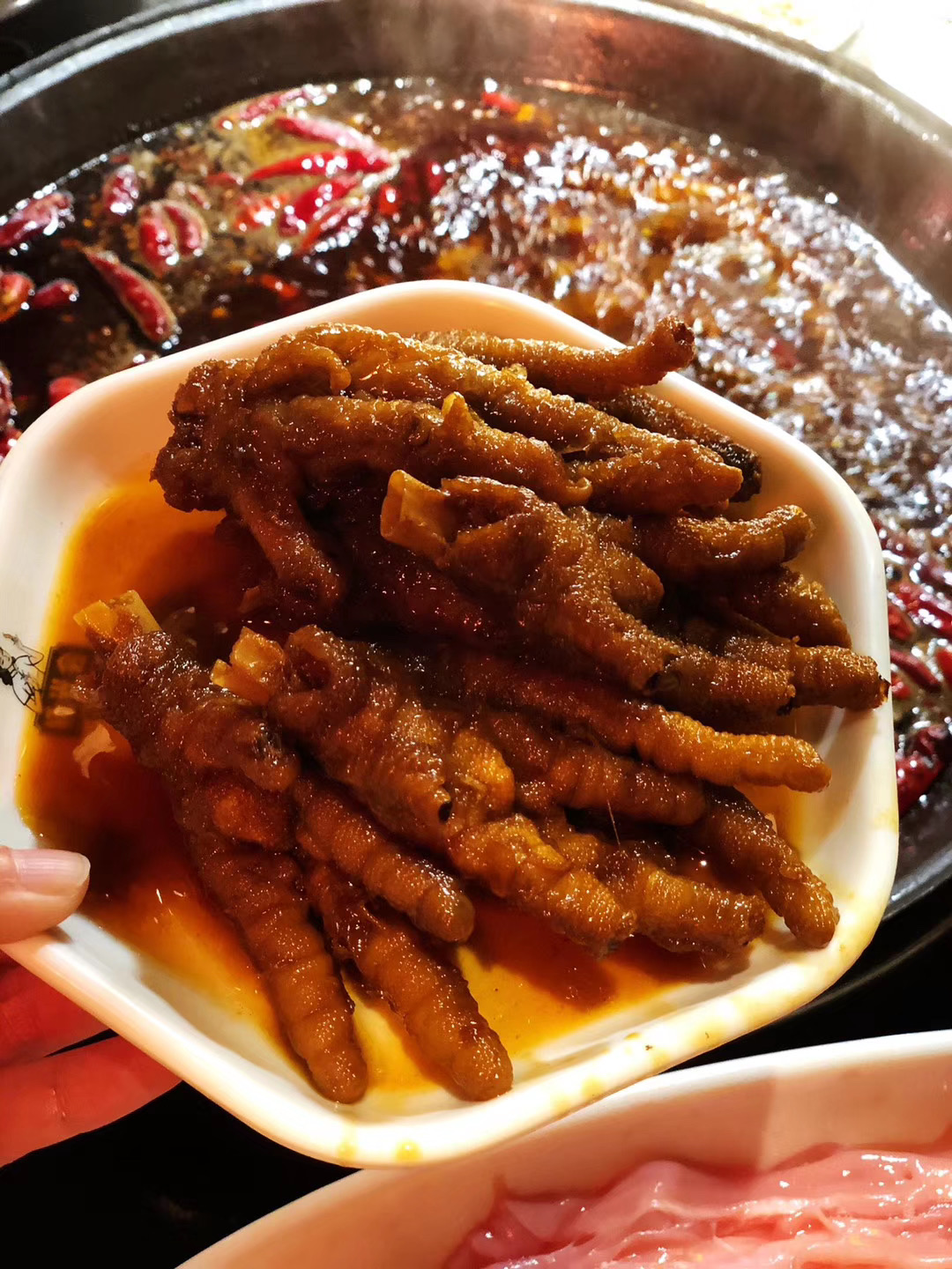 天冷了来一起吃个火锅吧,天冷了来一份火锅吧