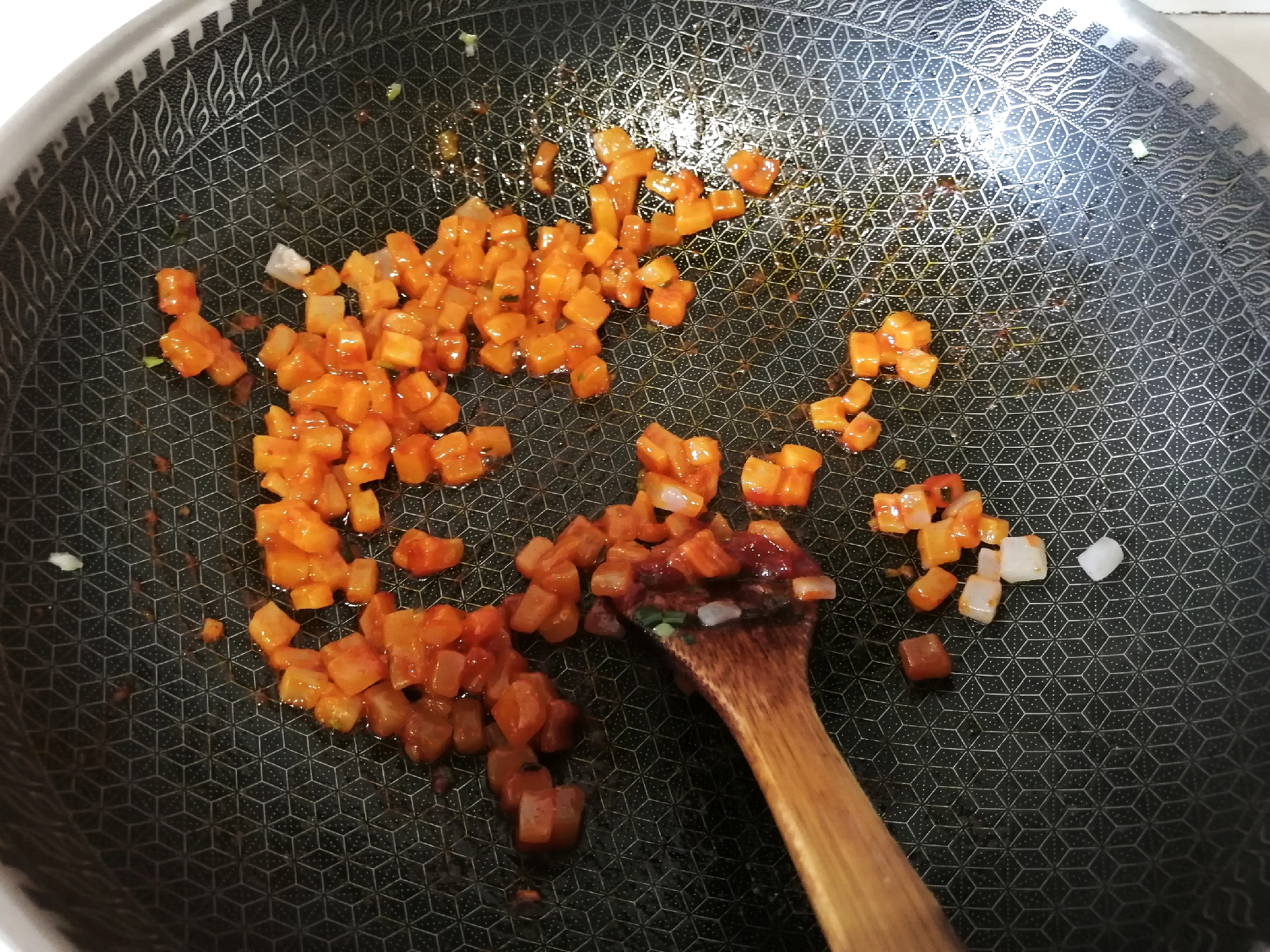 白米饭吃腻了怎样解决,白米饭鱿鱼炒饭