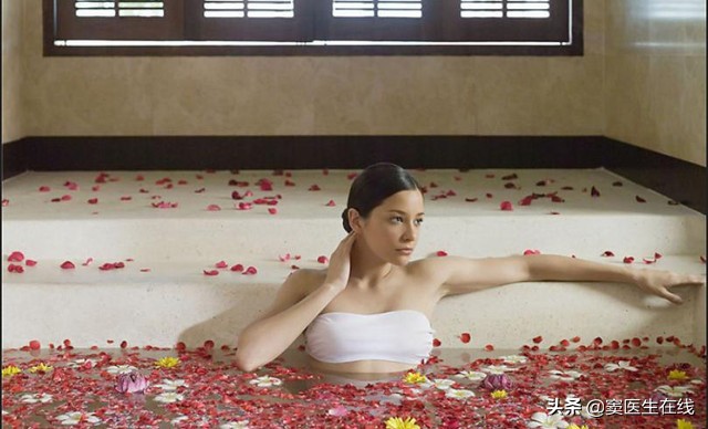 后背肩胛骨一直疼是什么原因,肩胛骨缝痛后背发凉僵硬