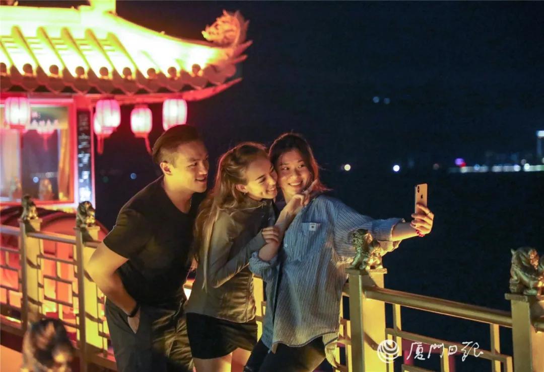 厦门夜市公园夜间美景和文化体验,厦门魅力夜游